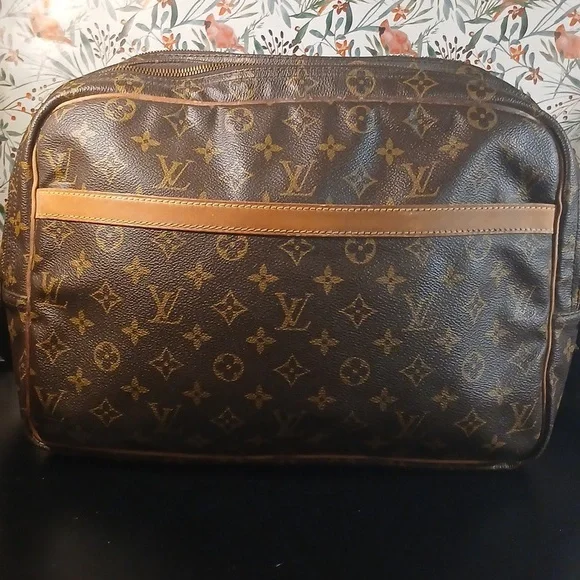 AUTHENTIC LOUIS VUITTON MONOGRAM DOUBLE COMARTMENT TRAVEL BAG. - Picture 9 of 16
